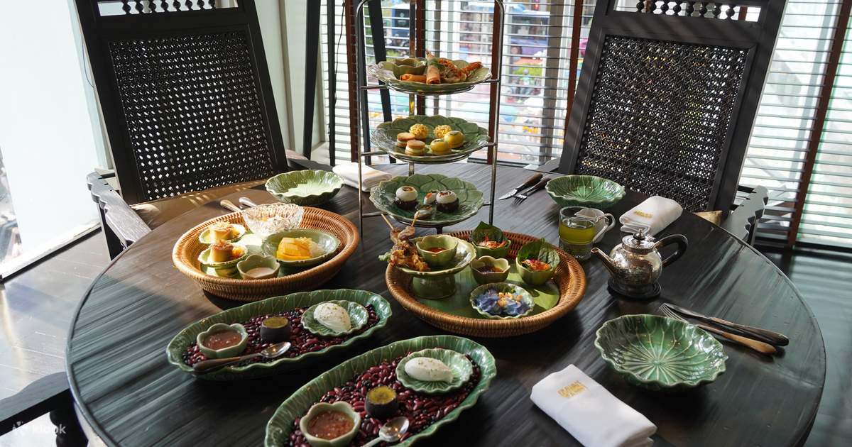 erawan-tea-room-afternoon-tea-at-the-grand-hyatt-erawan-bangkok-klook